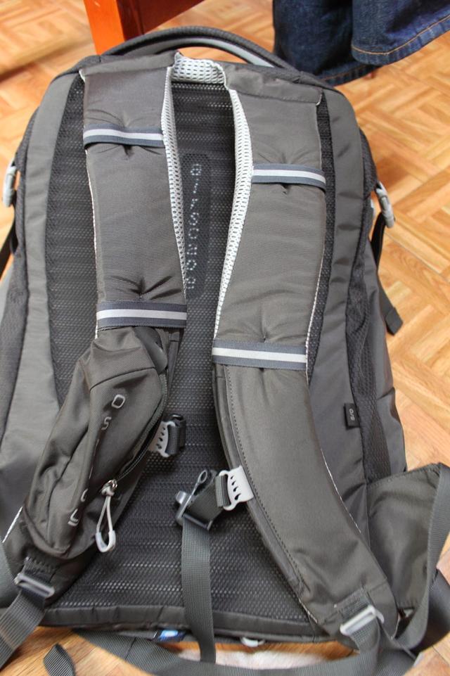 小鹰Osprey Momentum开箱,一款可以城市通勤骑行使用的背包