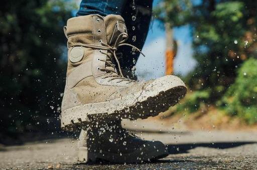 下雨天穿什么鞋?那选这三双户外运动鞋既防水又好看