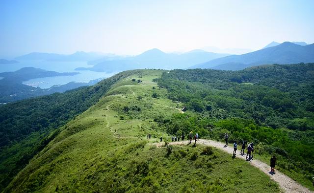 选了11款徒步登山鞋做比较,这些专业品牌哪个性能更好?