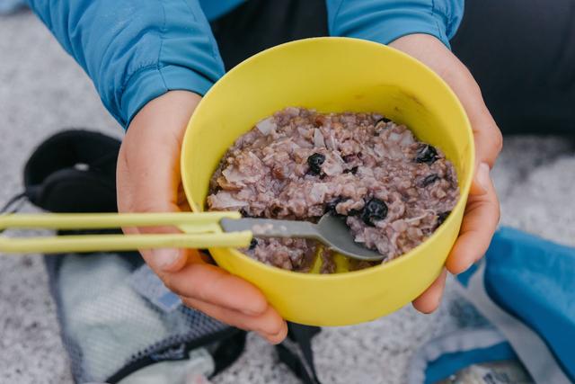 爬山要带什么吃的?参考一下国外的登山向导如何介绍