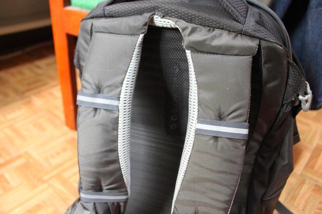小鹰Osprey Momentum开箱,一款可以城市通勤骑行使用的背包