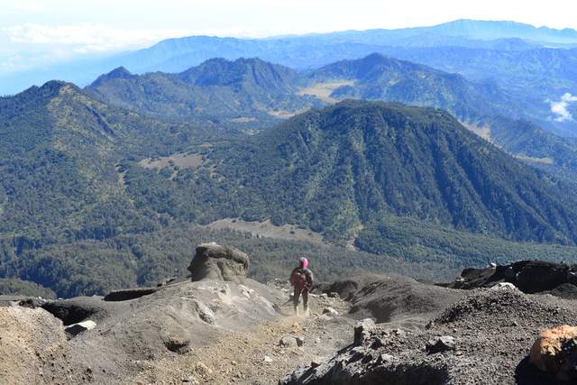 印尼火山徒步之旅,这三座不同的火山有三种体验