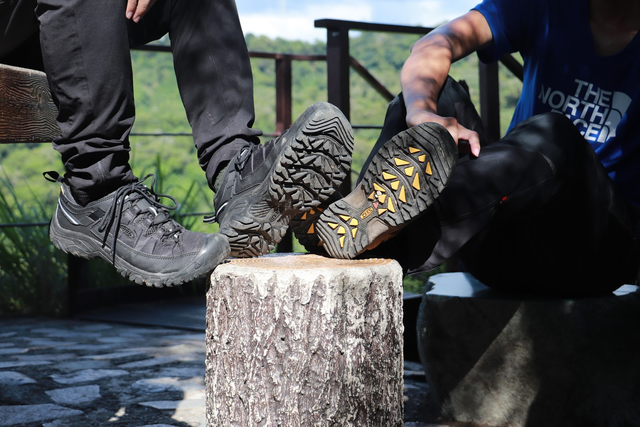 新手该怎么挑登山鞋?KEEN防水徒步登山鞋测评体验