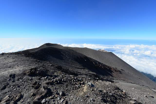 印尼火山徒步之旅,这三座不同的火山有三种体验