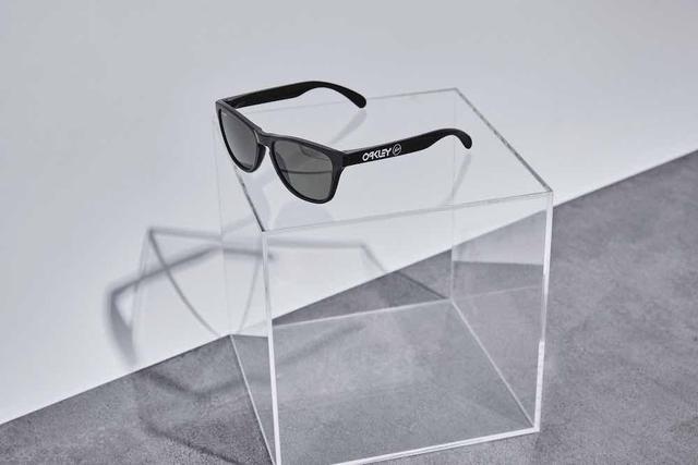 OAKLEY与fragment design推新款联名眼镜,只有帅可以形容