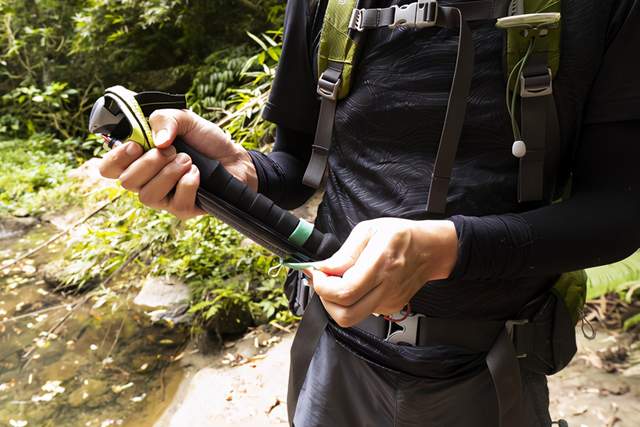 户外登山不可缺少的第三只脚,教你如何正确使用登山杖