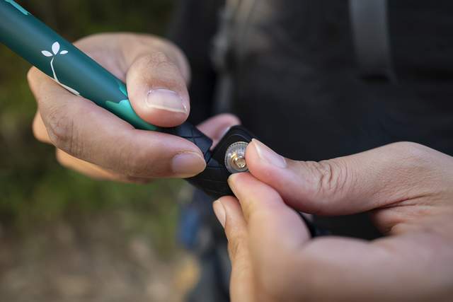 户外登山不可缺少的第三只脚,教你如何正确使用登山杖