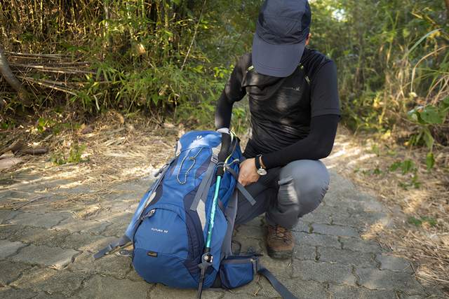 户外登山不可缺少的第三只脚,教你如何正确使用登山杖