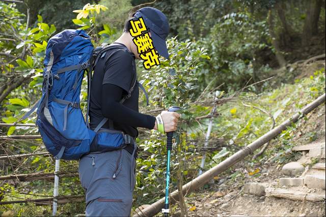 户外登山不可缺少的第三只脚,教你如何正确使用登山杖