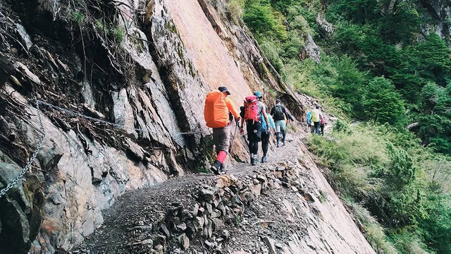 别小看任何一座山,资深驴友告诉你登山要带哪些保命工具