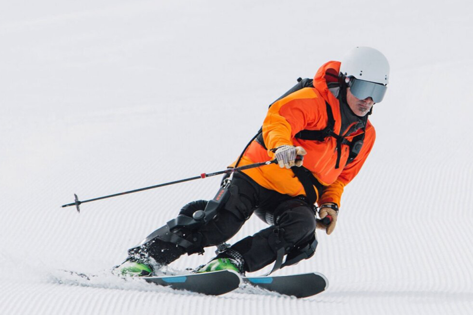 科技的力量打破身体局限,你就是下肢瘫痪坐着轮椅也能滑雪