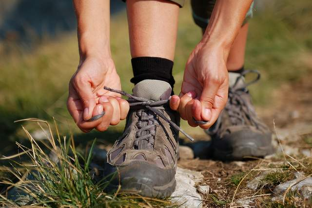 低帮户外登山鞋你挑对了吗？看完了再也不怕不会挑选登山鞋