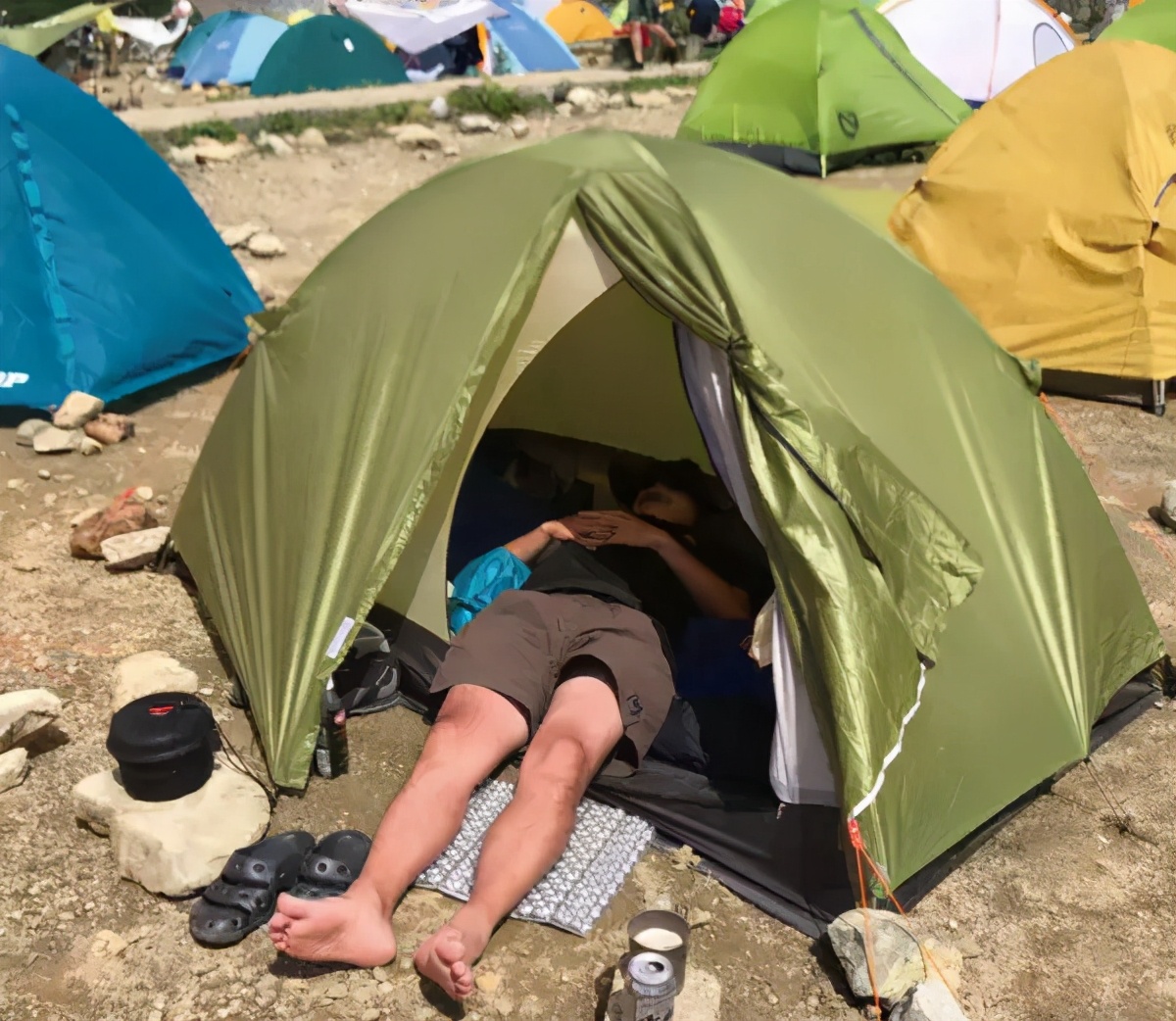第一次去野外露营过夜，分享下保暖秘诀，教你如何挑选睡袋
