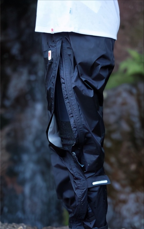 一分钱一分货,一件比较满意的的北极狐Fjällräven防水冲锋裤实测体验