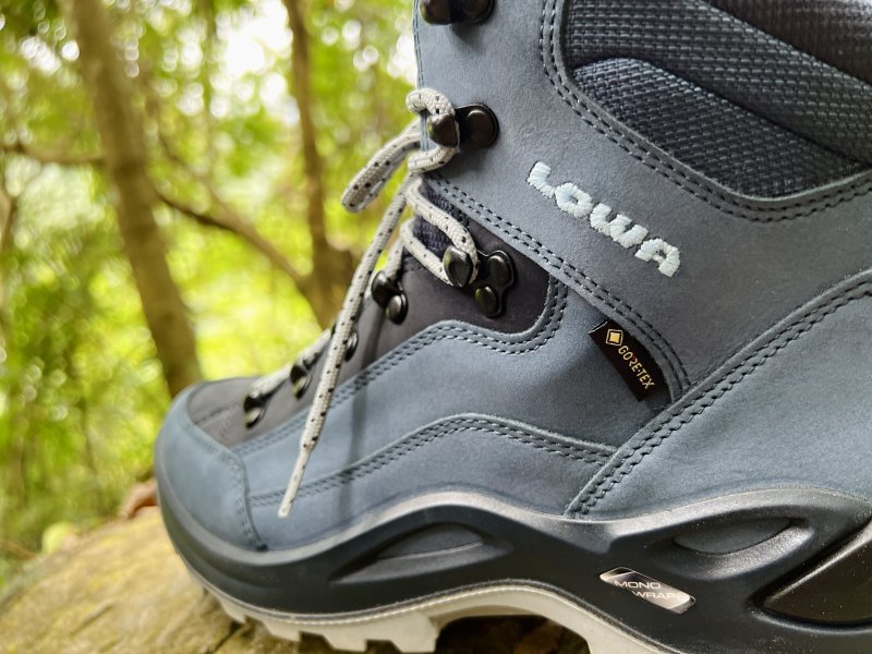 刚买的LOWA登山鞋拆箱就拿出去测试，不愧是顶级户外运动鞋品牌_徒步