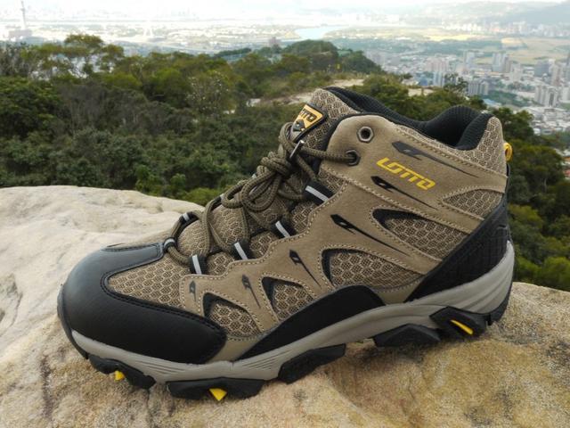 推荐给新手的一款的户外登山鞋，来自意大利的运动品牌LOTTO
